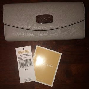 Michael Kors Jet Set Item Slim Flap Wallet